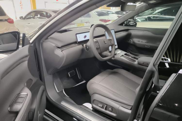 Used Nio ET7 2024 75 kWh Executive Edition Driver Seat