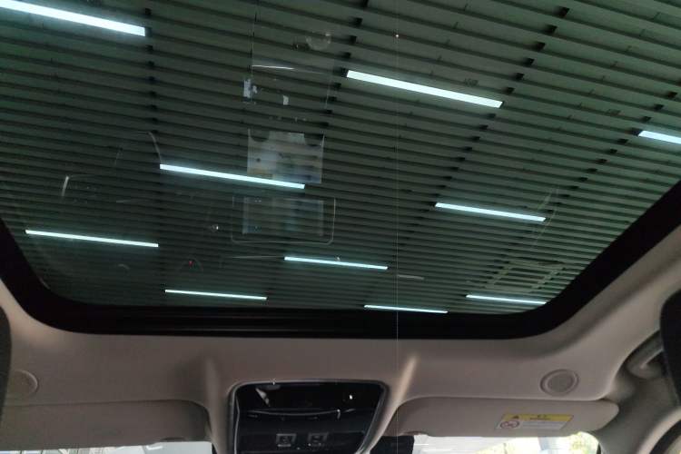 Used Land Rover Range Velar 2022 250 PS Headliner