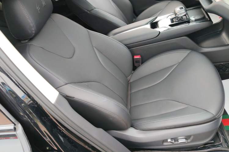 Used Hongqi E-QM5 2022 431 km Charge & Enjoy Edition