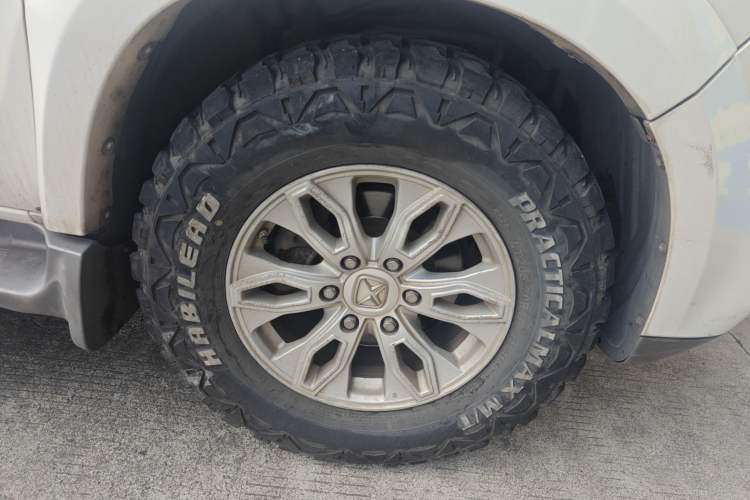 Used JMC Yusheng S350 2016 2.0T Automatic 4x4 Gasoline Luxury Version with Sunroof 7 Seats