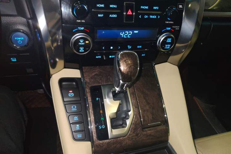 Used Toyota Vellfire 2021 Crown Dual-Engine 2.5L HV Supreme Edition
