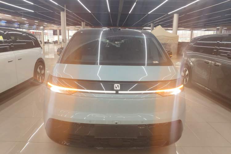 Used Zeekr MIX 2025 Intelligent Driving Version
