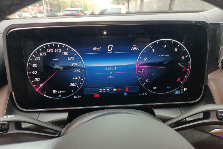 Used Mercedes-Benz GLC 2025 Refreshed GLC 300 L 4MATIC Dynamic Version 5 Seats
