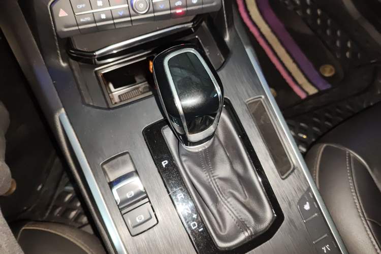 Used Wey VV7 2017 2.0T Flagship Model Gear Lever