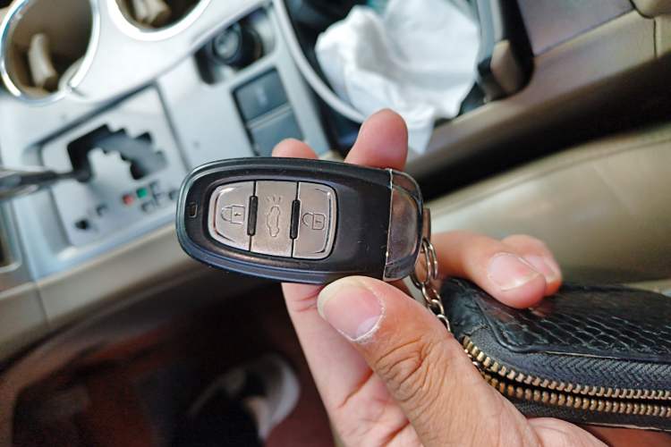 Used Toyota Highlander 2009 2.7L Two-Wheel Drive 7-Seater Luxury Navigation Edition Vehicle Key