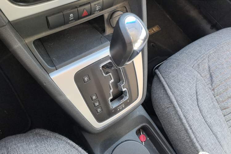 Used Dodge Caliber 2010 2.0 SXT Gear Lever