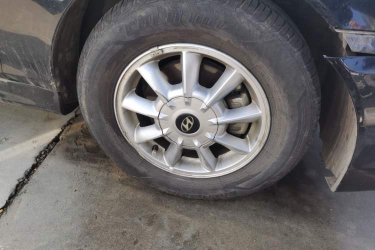 Used Hyundai MoInca 2009 1.8L Manual Comfort Edition GL Right Front Wheel Hub