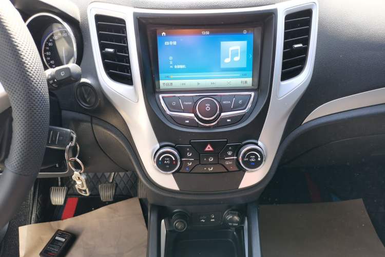 Used CHANGAN CS35 2016 1.6L Manual Luxury Model China V Standard
