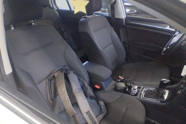 Used Volkswagen Golf 2017 230TSI Automatic Comfort Edition – Celebrating Milestone of One Million Units Right Front Seat