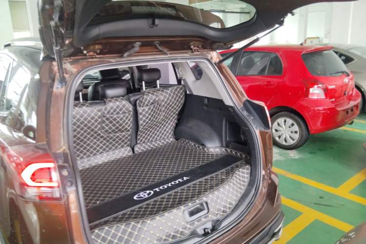 Used Toyota RAV4 2018 2.0L CVT Two-Wheel Drive Fashion X Edition