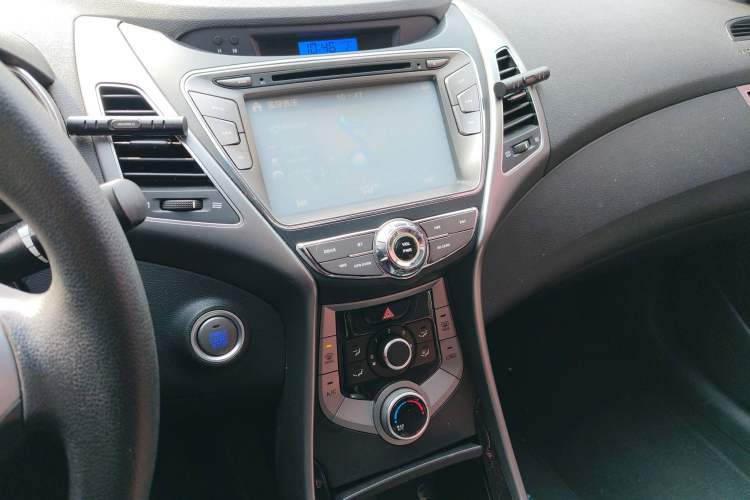 Used Hyundai Elantra (5th Generation / Langdong) 2015 1.6L Manual Leading Model