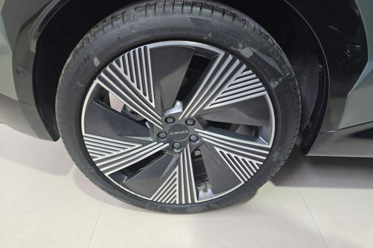Used Lynk & Co 08 EM-P 2023 220 km Limited-Time Edition Right Rear Wheel Hub