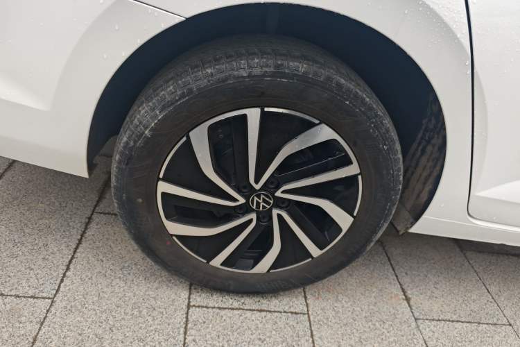 Used Volkswagen Lavida 2023 New Rui 1.5L Automatic New Yi Edition Right Rear Wheel Hub