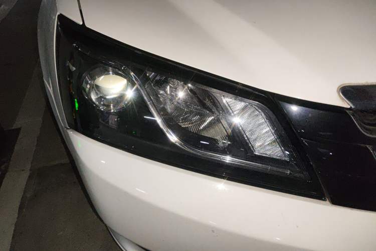 Used Geely Auto Emgrand 2015 Sedan 1.3T CVT Upward Edition Right Front Headlight