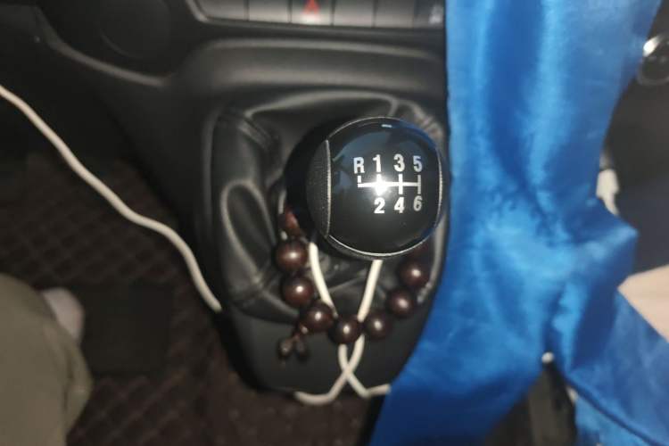 Used JMC Fushun 2022 2.0T Manual Multi-Function Passenger Vehicle Mid-Range High Roof 6-7 Seats
