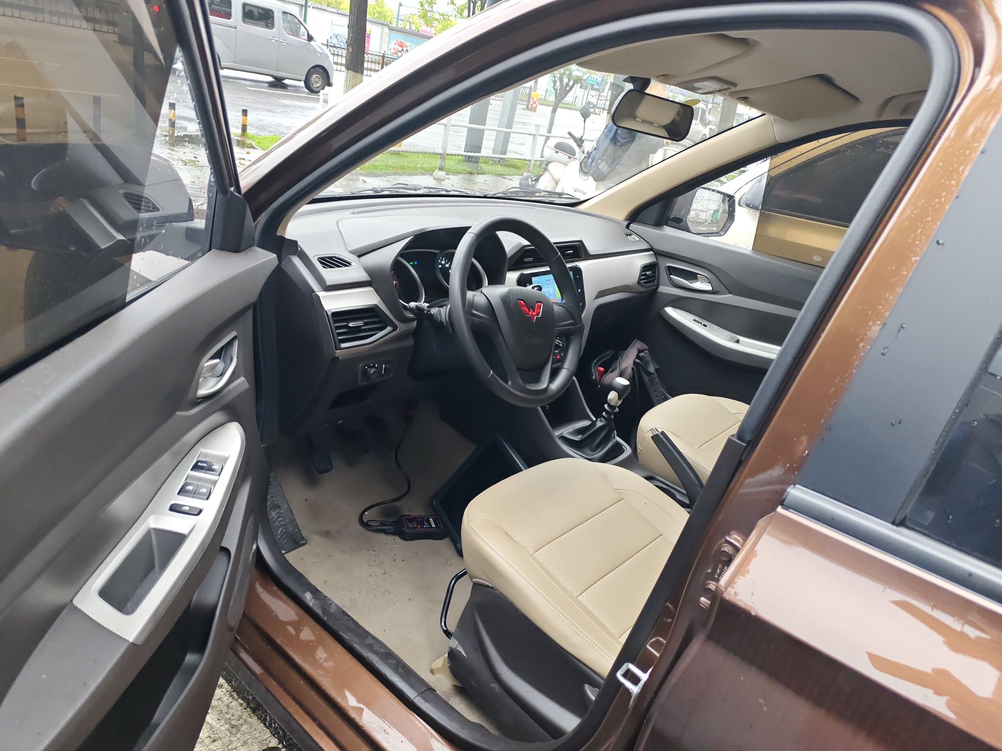 Переднее сиденье в автомобиле