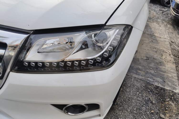 Used Haval H2 2017 Red-Label 1.5T Automatic Two-Wheel Drive Luxury Model Left Front Headlight