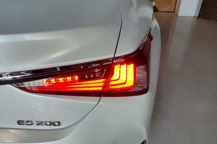 Used Lexus ES 2020 200 Excellence Edition Right Rear Taillight
