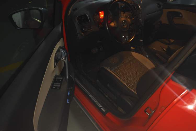 Used Volkswagen Polo 2012 1.6L Cross Polo Automatic Transmission Driver Seat