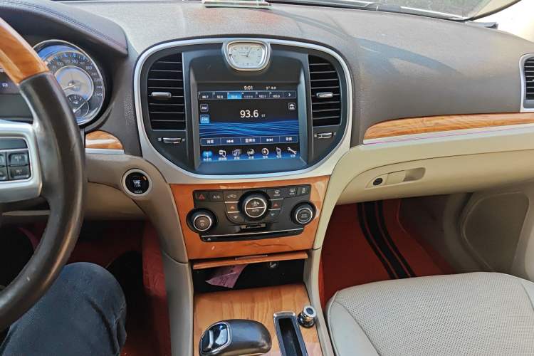 Used Chrysler 300C 2013 3.6L Luxury Edition
