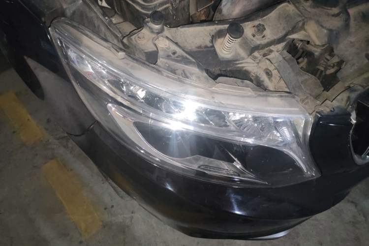 Used Mercedes-Benz Vito 2018 2.0T Elite Version 7 Seats China V Emission Standard Right Front Headlight