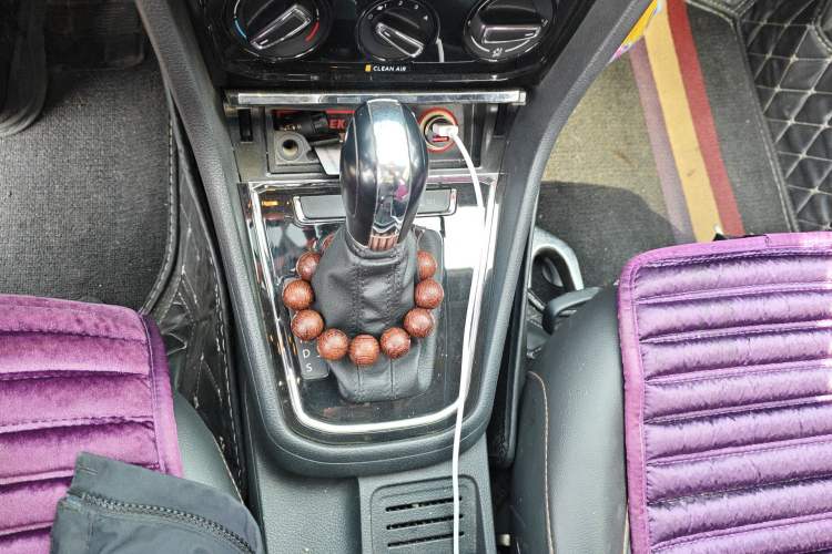 Used Volkswagen C-TREK 2017 1.6L Automatic Comfort Model Gear Lever