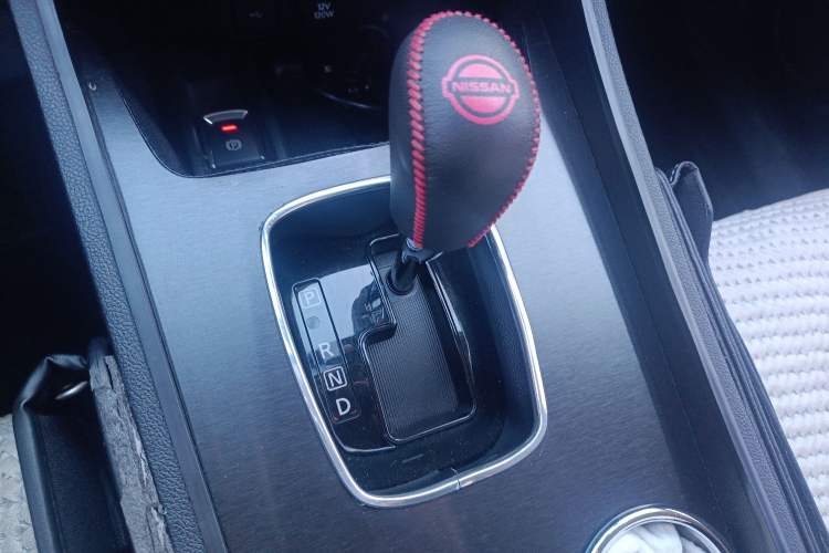 Used Nissan X-Trail 2020 2.0L XL Premium CVT 2WD SmartConnect Luxury Edition Gear Lever