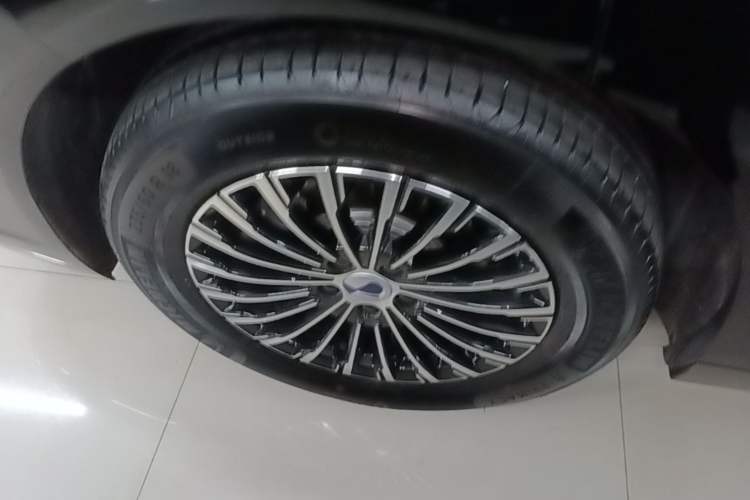 Used Denza D9 2024 DM-i 1050 Luxury Model
