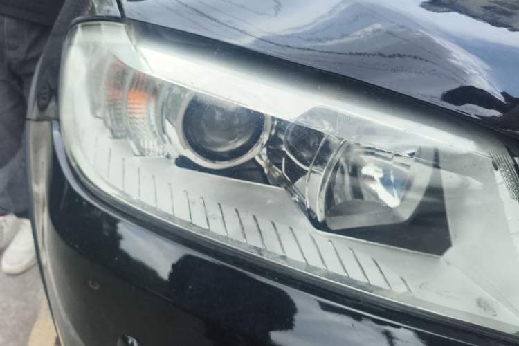 Used Haval H6 2014 Sport Version 1.5T Manual Two-Wheel Drive Elite Edition Right Front Headlight