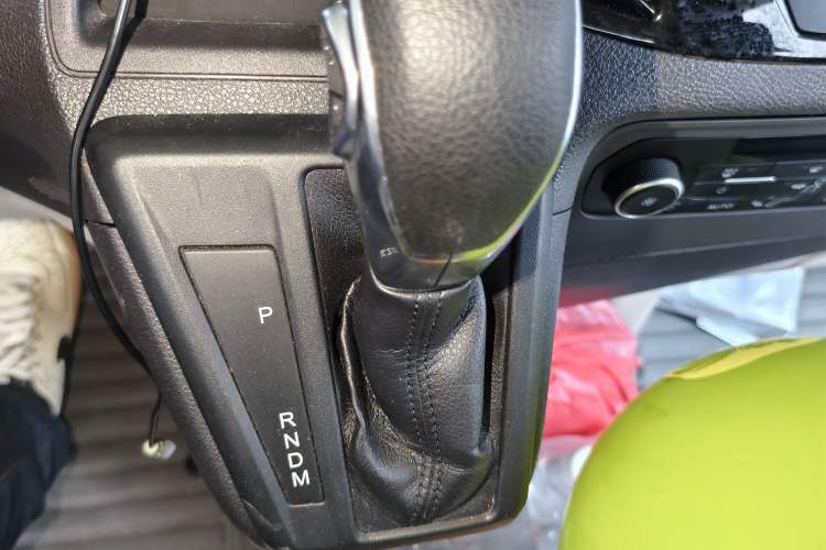 Used Ford Tourneo Custom 2017 2.0T Automatic Elite Edition Gear Lever