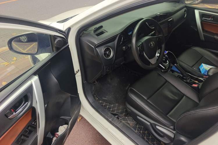 Used Toyota Corolla 2017 Revised Dual-Engine 1.8L E-CVT Leading Edition Driver Seat