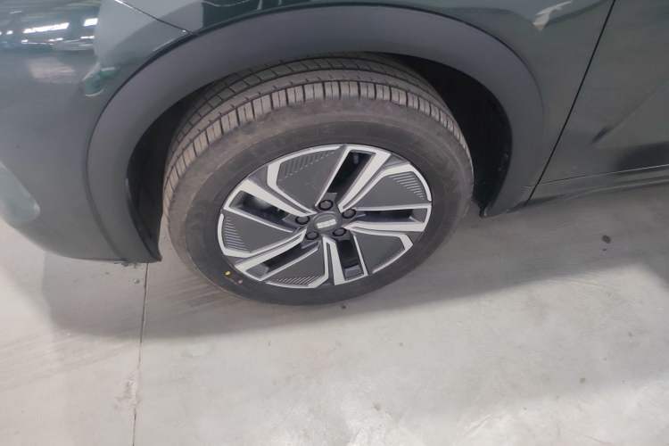 Used Geely Galaxy Xingjian 7 EM-i 2025 120km Launch+ Version
