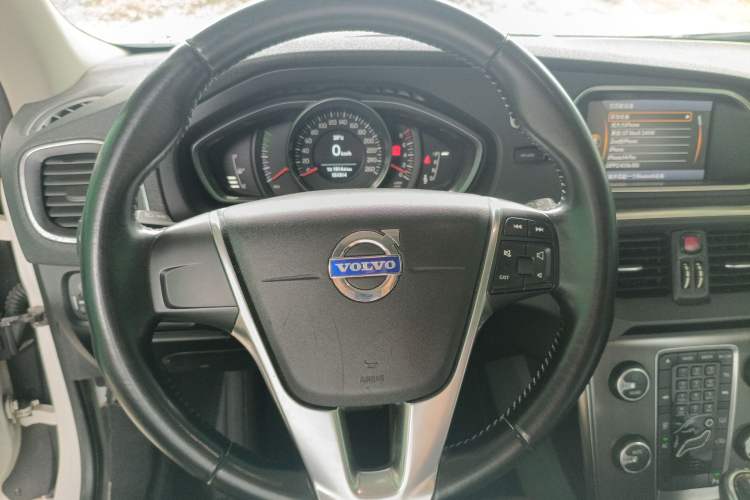 Used Volvo V40 2014 2.0T Zhiyi Version
