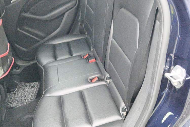 Used Mercedes-Benz B-Class 2018 B 200 Sport Edition Left Rear Seat