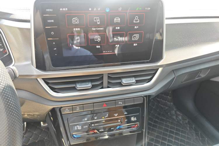 Used Volkswagen T-ROC 2023 300TSI DSG Two-Wheel-Drive Chen Guang Edition Audio And AC Panel