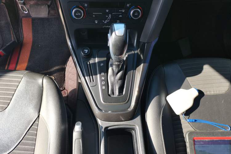 Used Ford Focus 2015 Hatchback 1.6L Automatic Fashion Edition
