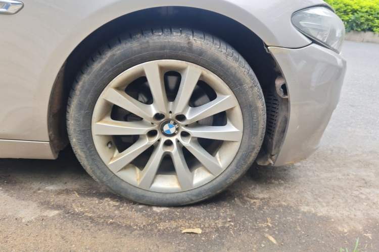 Used BMW 5 Series 2014 528Li Leading Model
