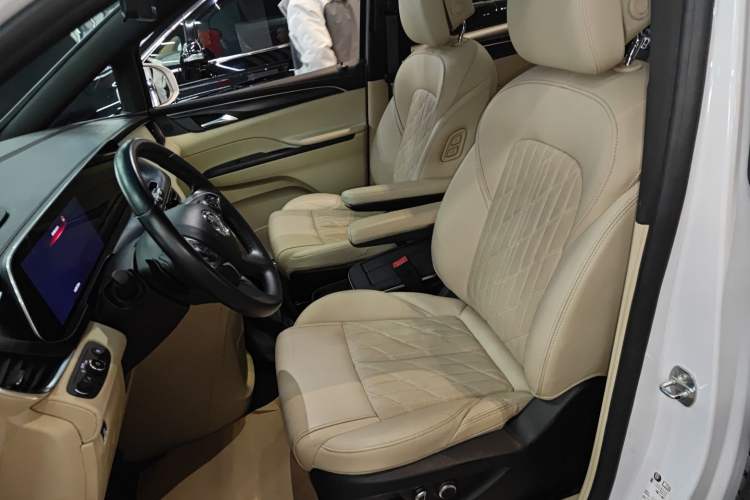 Used Buick GL8 2022 ES Landtrek 653T Flagship Model