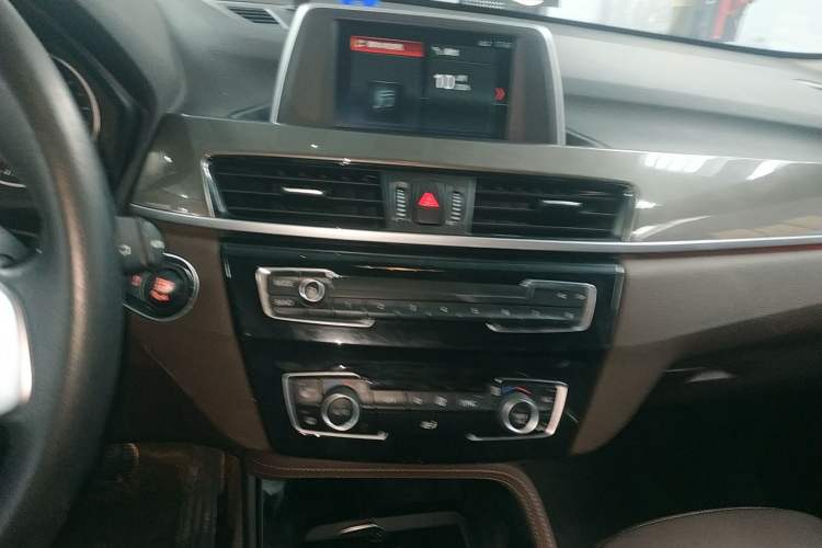 Used BMW X1 2018 sDrive18Li Luxury Model Audio And AC Panel