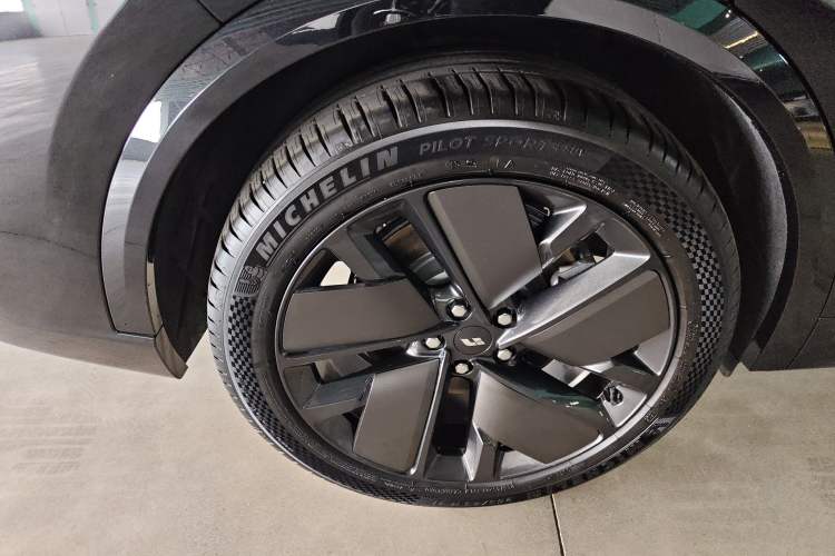 Used Li Auto L9 2025 Ultra Smart Refreshed Edition
