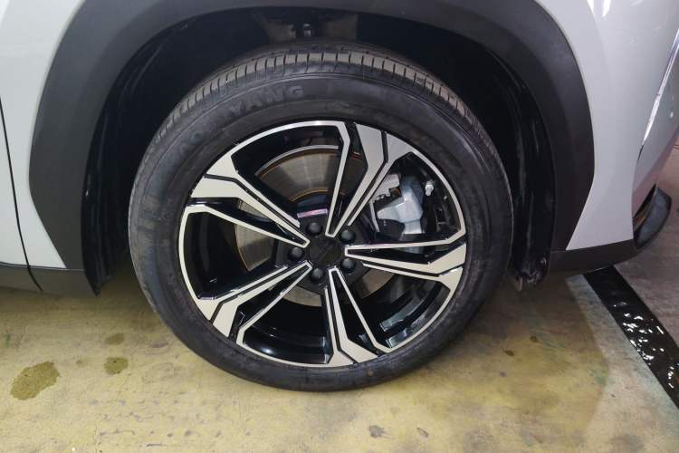 Used Geely Galaxy L7 2025 EM-i 115km Exploration+ Edition Right Front Wheel Hub