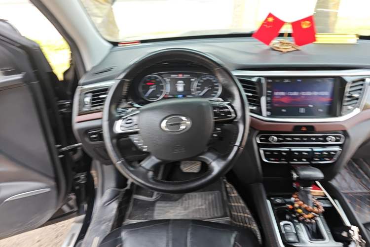 Used GAC Trumpchi GS8 2017 320T Two-Wheel Drive Luxury Smart Connectivity Version (7 Seats) Steering Wheel