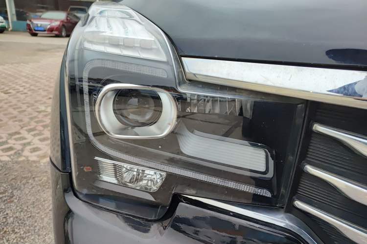 Used GAC Trumpchi GS7 2017 320T Two-Wheel-Drive Luxury Model Right Front Headlight