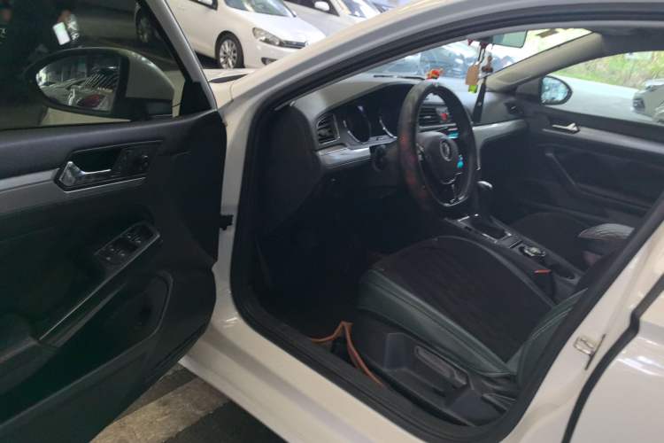 Used Volkswagen Lamando 2017 230TSI DSG Fashion Edition Driver Seat