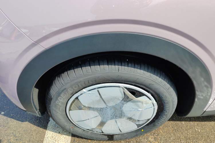 Used Geely Galaxy Geome 2026 Model 310km Youth Edition Left Front Wheel Hub