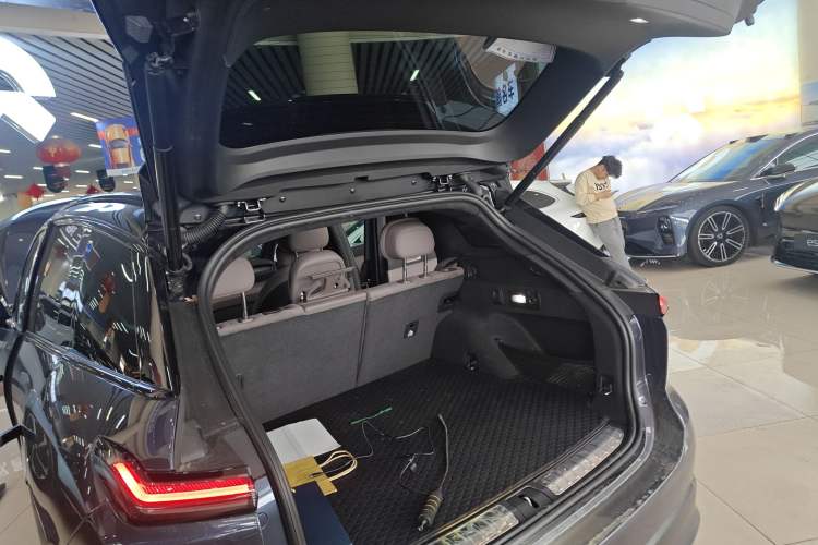 Used Nio ES7 2024 100kWh Signature Edition Trunk