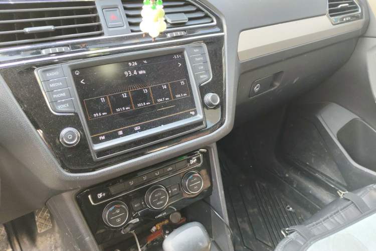 Used Volkswagen Tiguan L 2017 330TSI Automatic Two-Wheel Drive Comfort Edition Audio And AC Panel