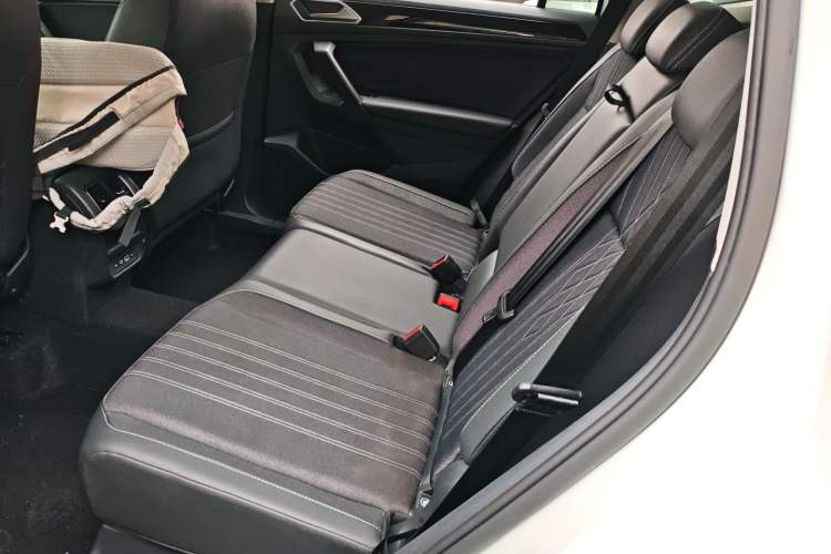 Used Volkswagen Tiguan L 2023 330TSI Automatic Two-Wheel Drive Comfort Edition Left Rear Seat