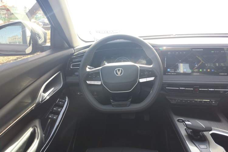 Used CHANGAN X7 PLUS 2024 1.5T Automatic Luxury Edition 5 Seats Steering Wheel