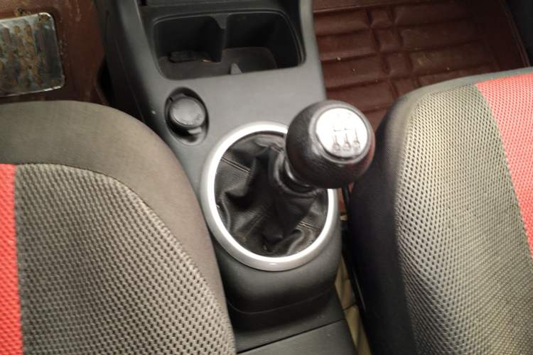 Used Suzuki Swift 2013 1.3L Manual Value Edition Gear Lever